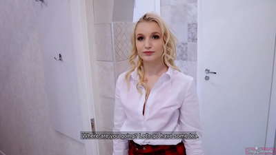 Collegium puella iuvenum in fraudem eius boyfriend cum amico suo | POV et cum intus pussy!